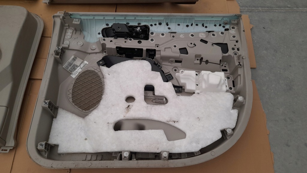 фото №10, Chrysler town country v 10- 20 обшивка дверь комплект usa