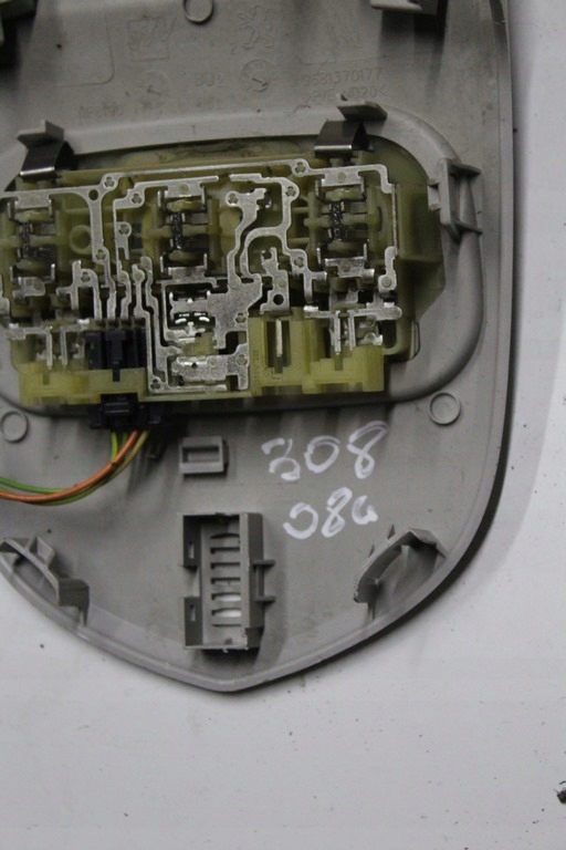 фото №2, Peugeot 308 t7 5d лампа освещение салона