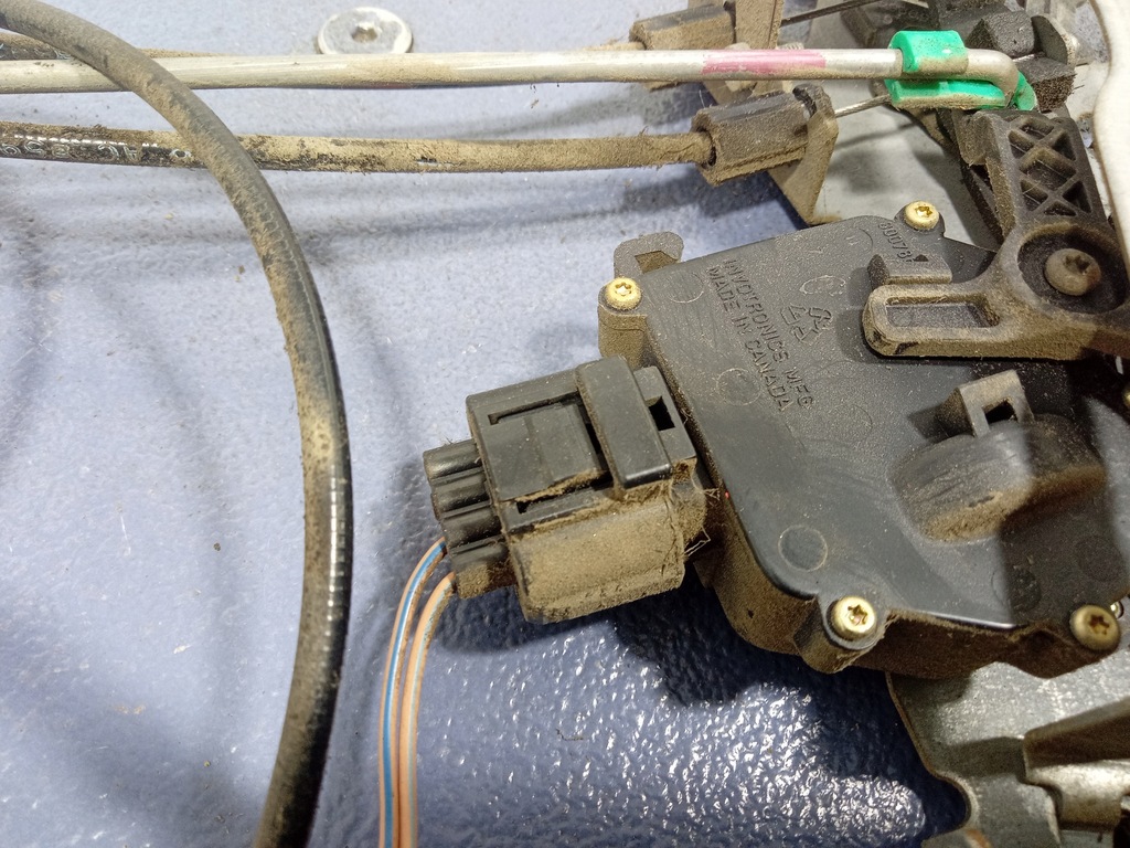 фото №4, Voyager iv caravan замок дверь раздвижных правый 4 pin