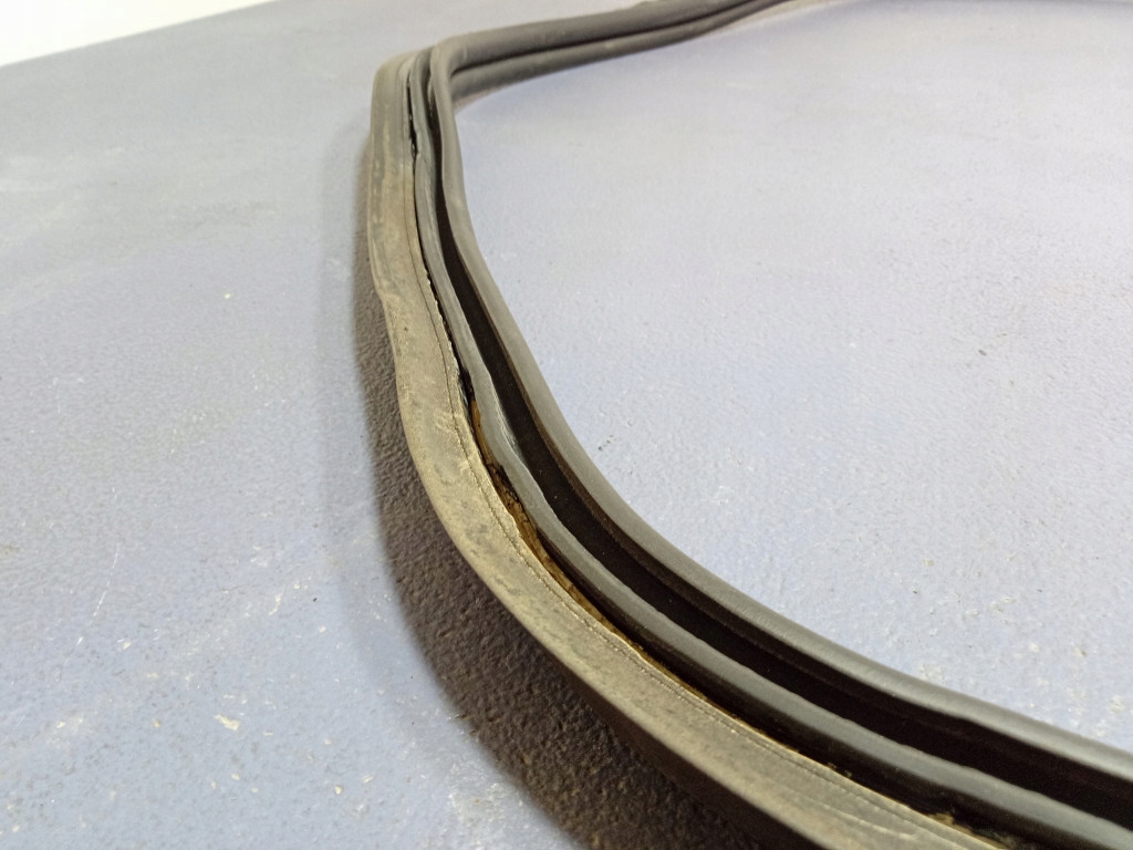 фото №4, Mercedes gle w292 coupe прокладка крышки багажника задняя задняя