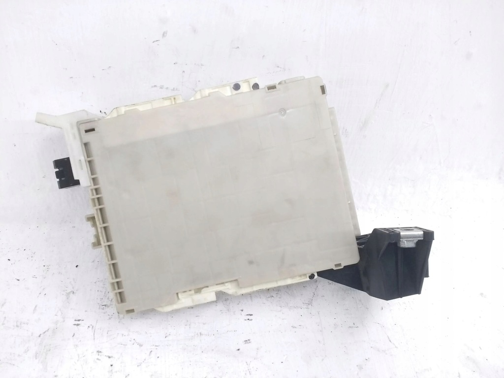 фото №5, Toyota prius xw30 2012 рамка / модуль предохранителей