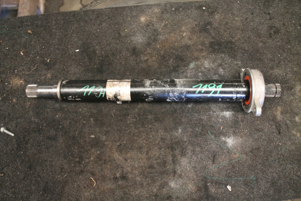 Купити 548. привідний вал права mercedes a1773304001