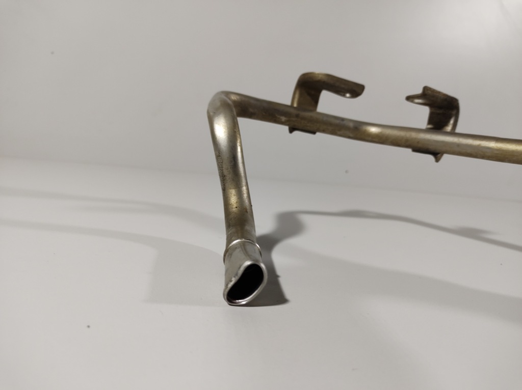 фото №14, Lexus is300h 13r wąż шланг wody