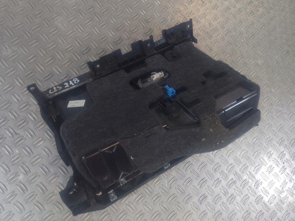 Mercedes cls w218 14-18 бардачок пассажира с Разборки