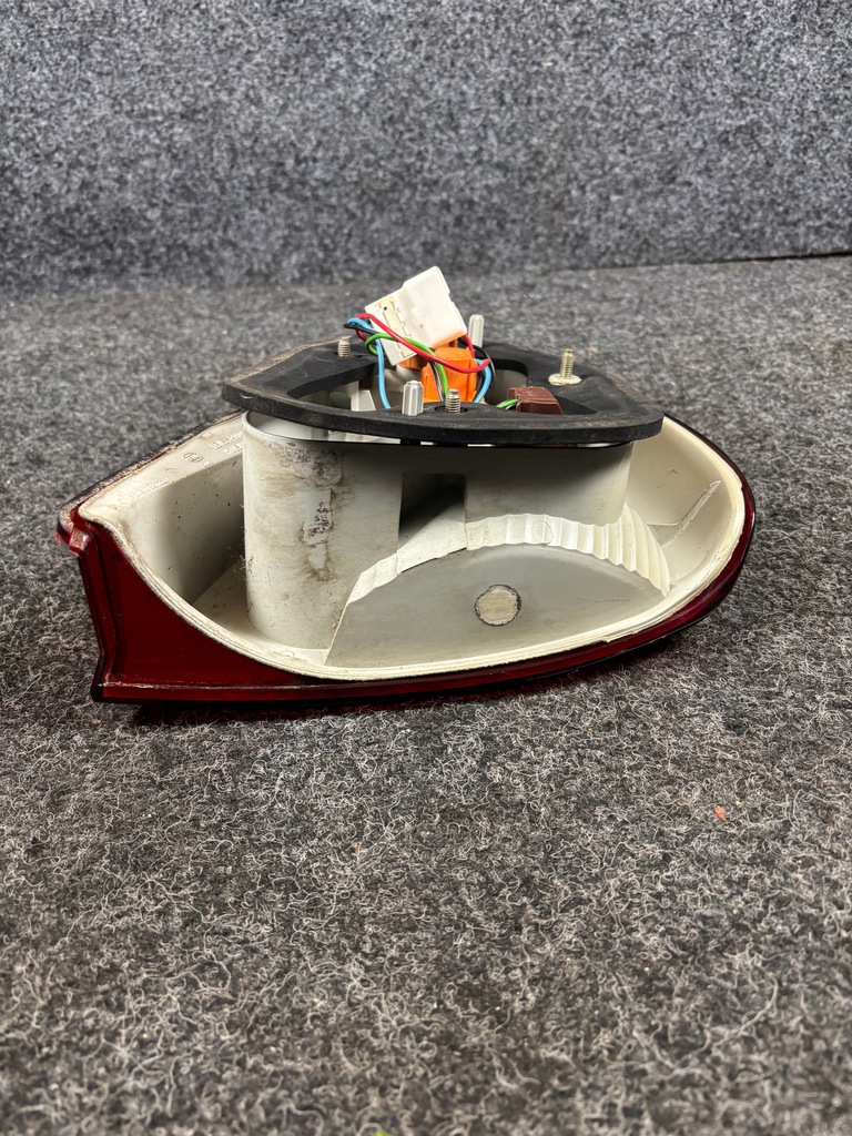 фото №6, Mitsubishi carisma лампа левая задняя