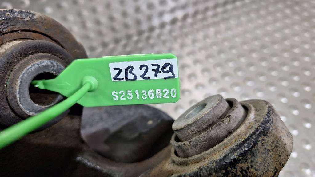 фото №7, Поворотний кулак ступиця правий задня 6761580 bmw 1 e81 e87 e88 3 e90 e91 e92