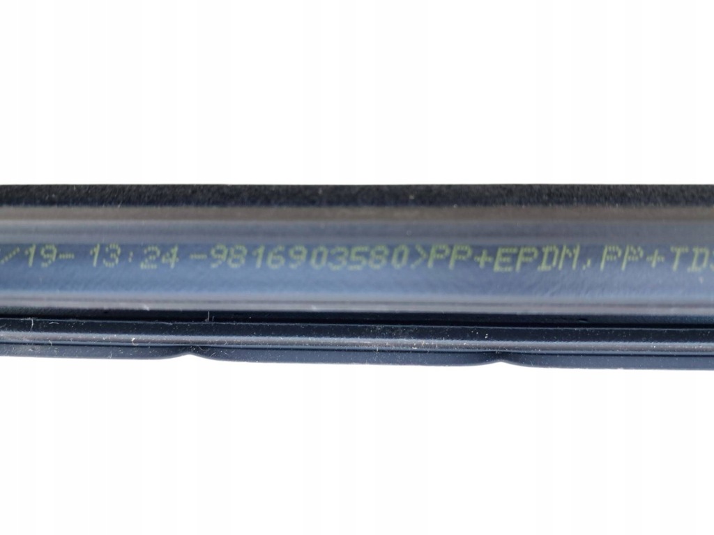 Молдинг уплотнитель внутренняя задний  правая citroen c5 aircross 9816903580 в Украине