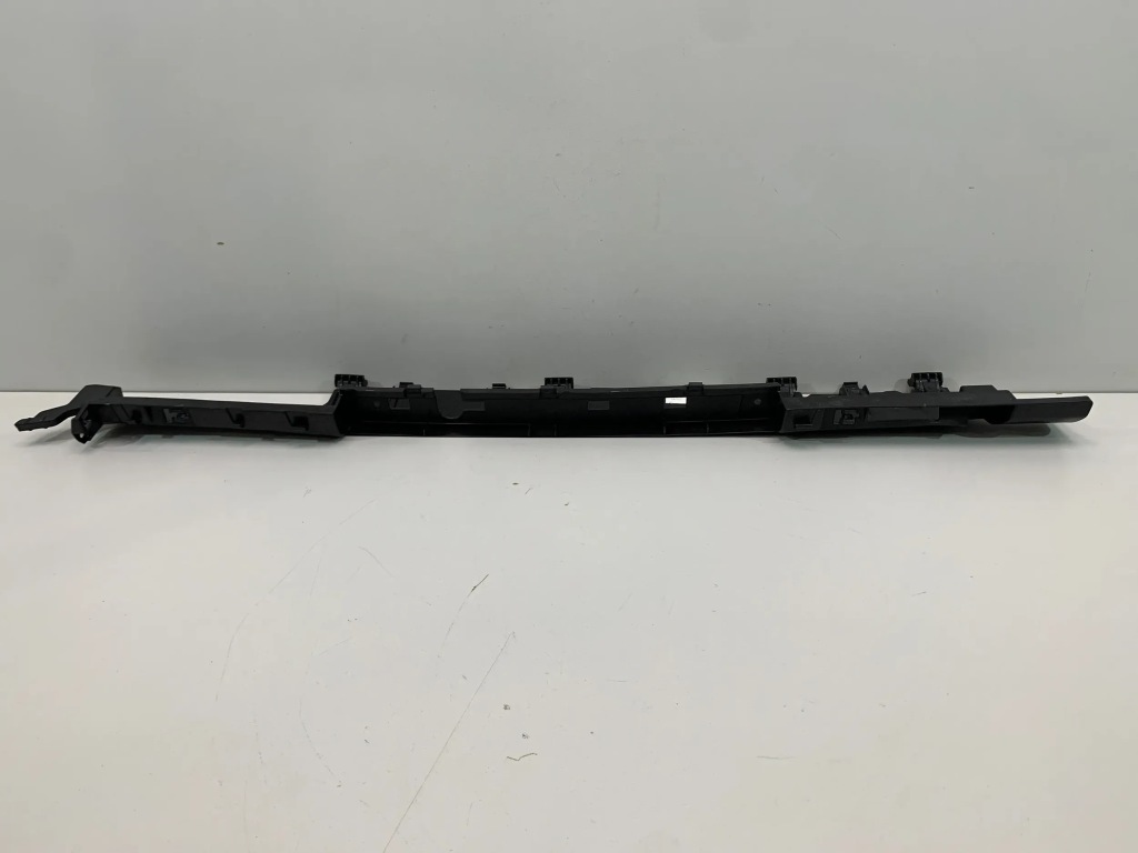 фото №1, Porsche 911 992 направляющая накладки порога правый 992863480a