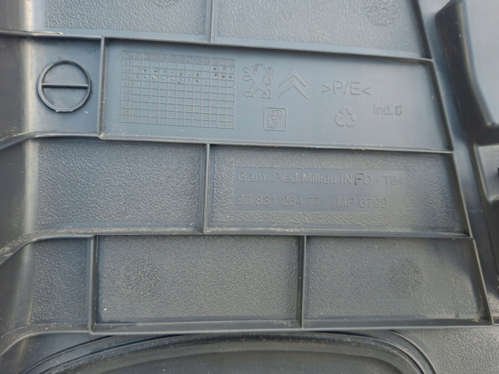 Peugeot 3008 i захист стійка b середнього права нижня 9683126477 Зі Шроту