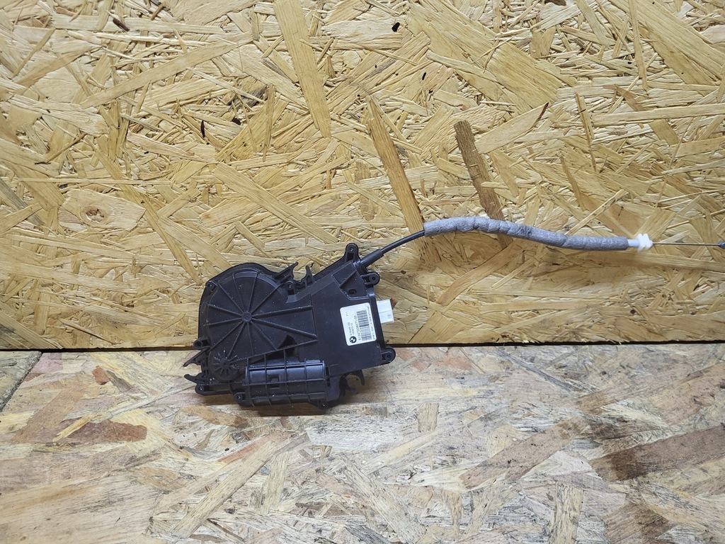 фото №1, Замок доводчик задний крышки bmw f11 7208371