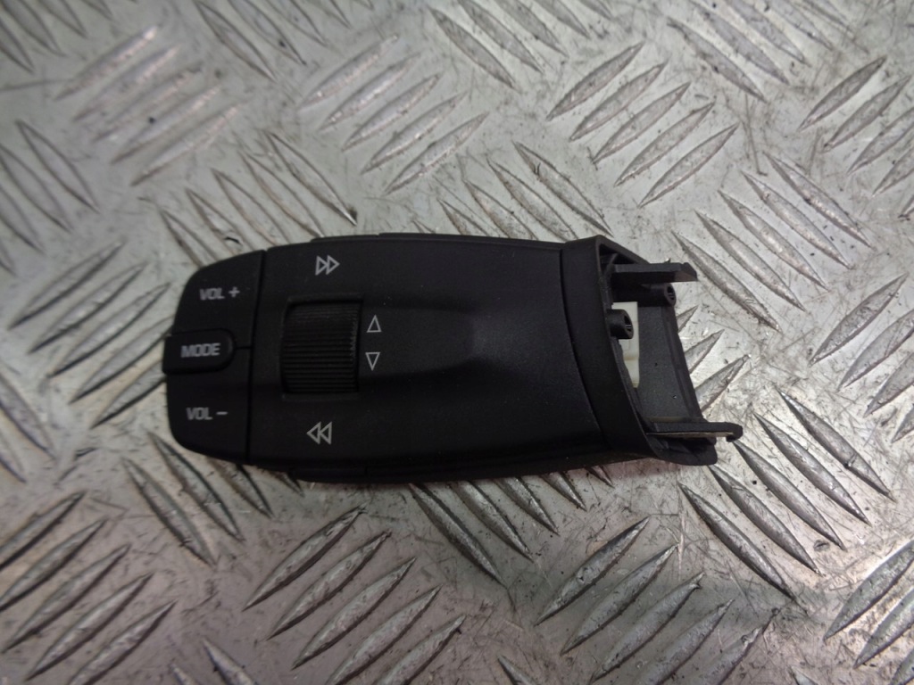 фото №1, Переключатель управление радио ibiza iv bj095944