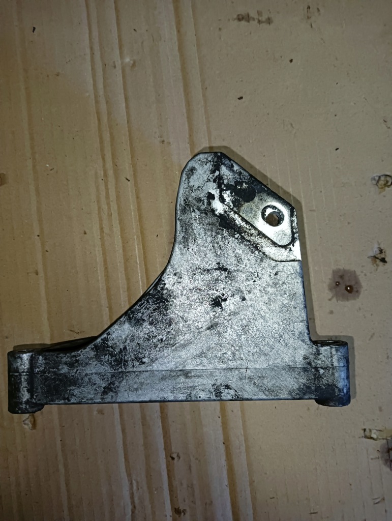 фото №3, Кронштейн кронштейн радиатора выхлопных газов egr renault 2.5 cdi i 8200908659