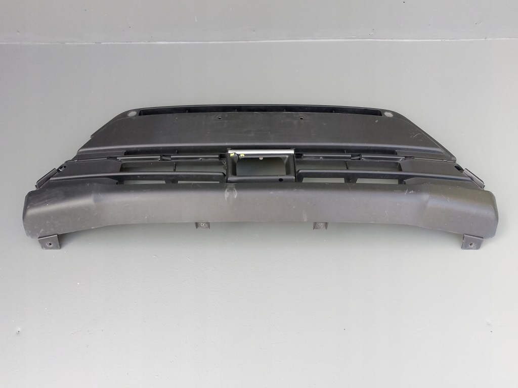 Suzuki vitara iii 3 lift 2018- решётка бампера средняя перед 71721-86r = Недорого