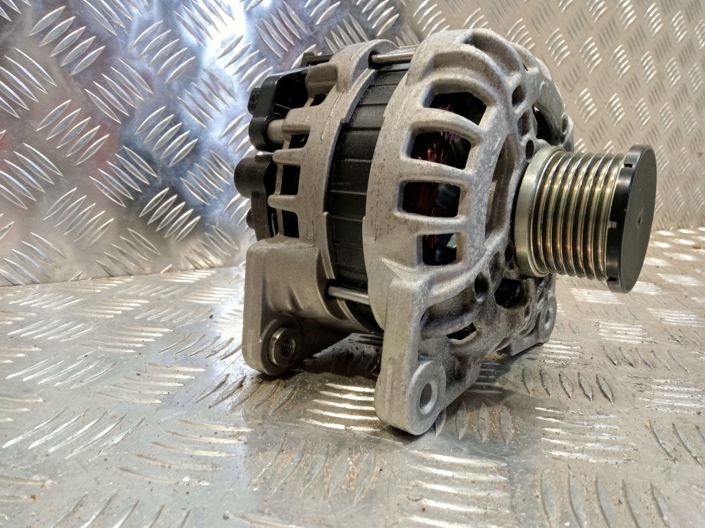 Smart w453 2018r генератор 231006007r оригінал . Зі Шроту