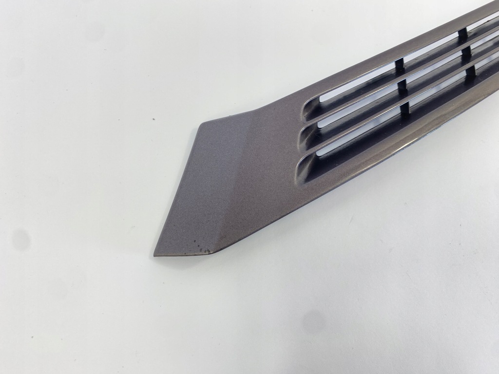 Решітка права впуск повітря кузов стійка c mercedes w201 190 2016980289 Зі Шроту