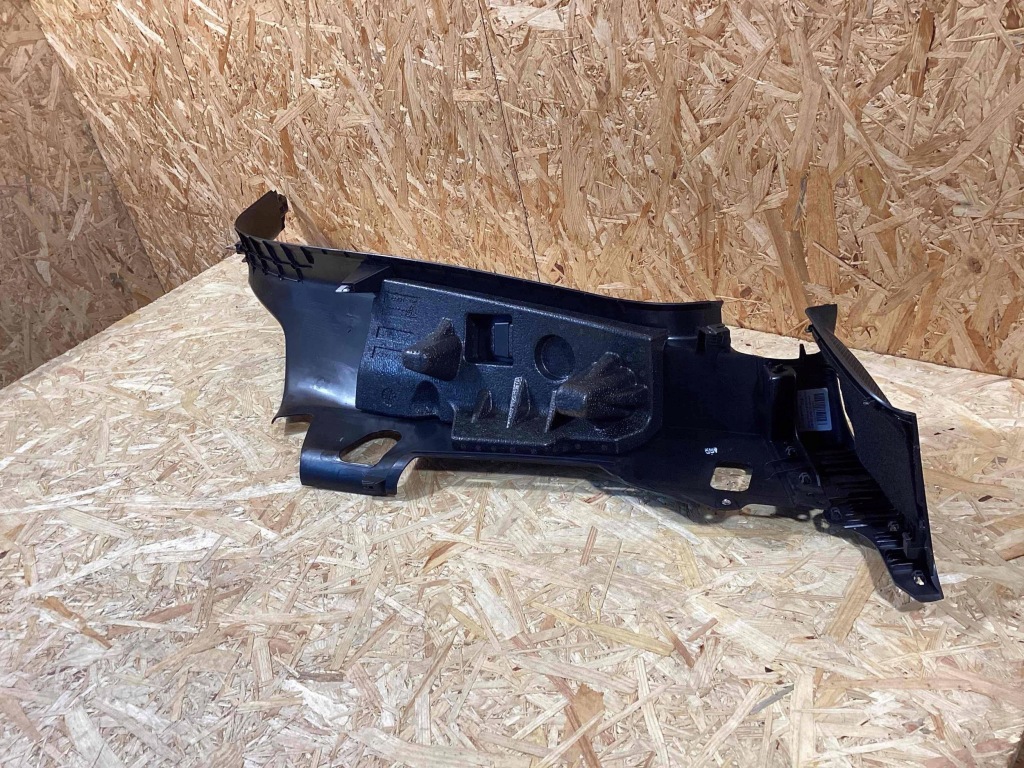 Porsche macan правый  молдинг накладка порог задний 95b867767f1e0 95b863337b с Разборки