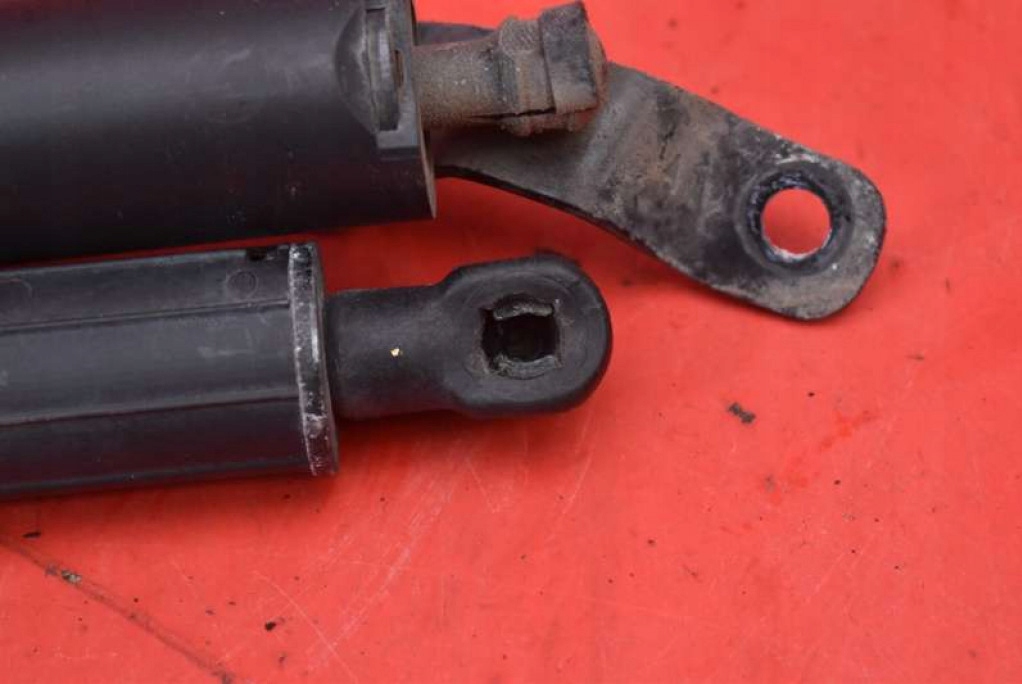 фото №6, Привод амортизаторы багажника mercedes ml w164 05-08