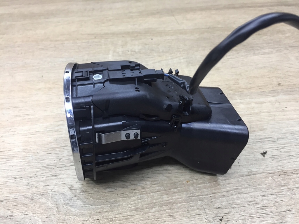 фото №12, Mercedes cls w219 219 правая решётка обдув консоли