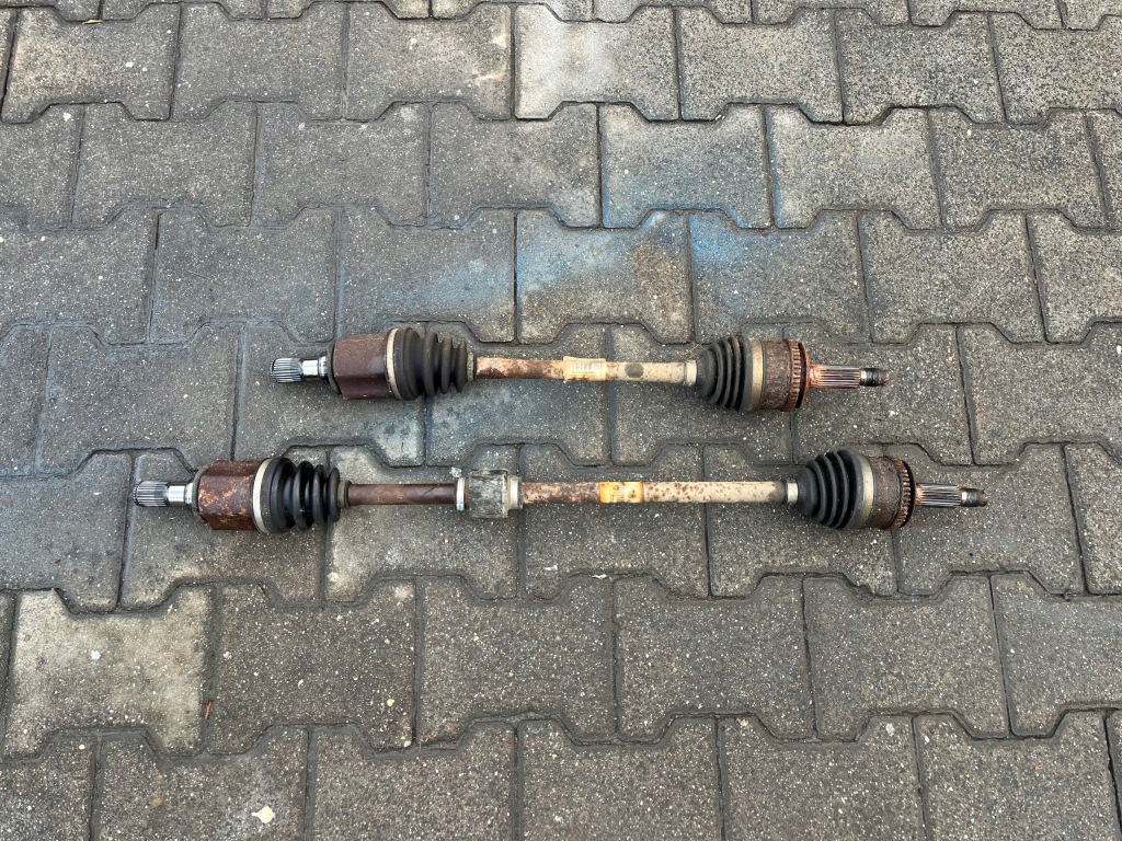 фото №1, Hyundai i10 1.1 приводной вал правая длинная