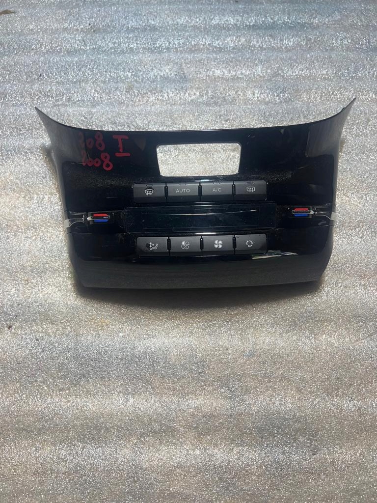 фото №1, Peugeot 208 2008 панель climatronic