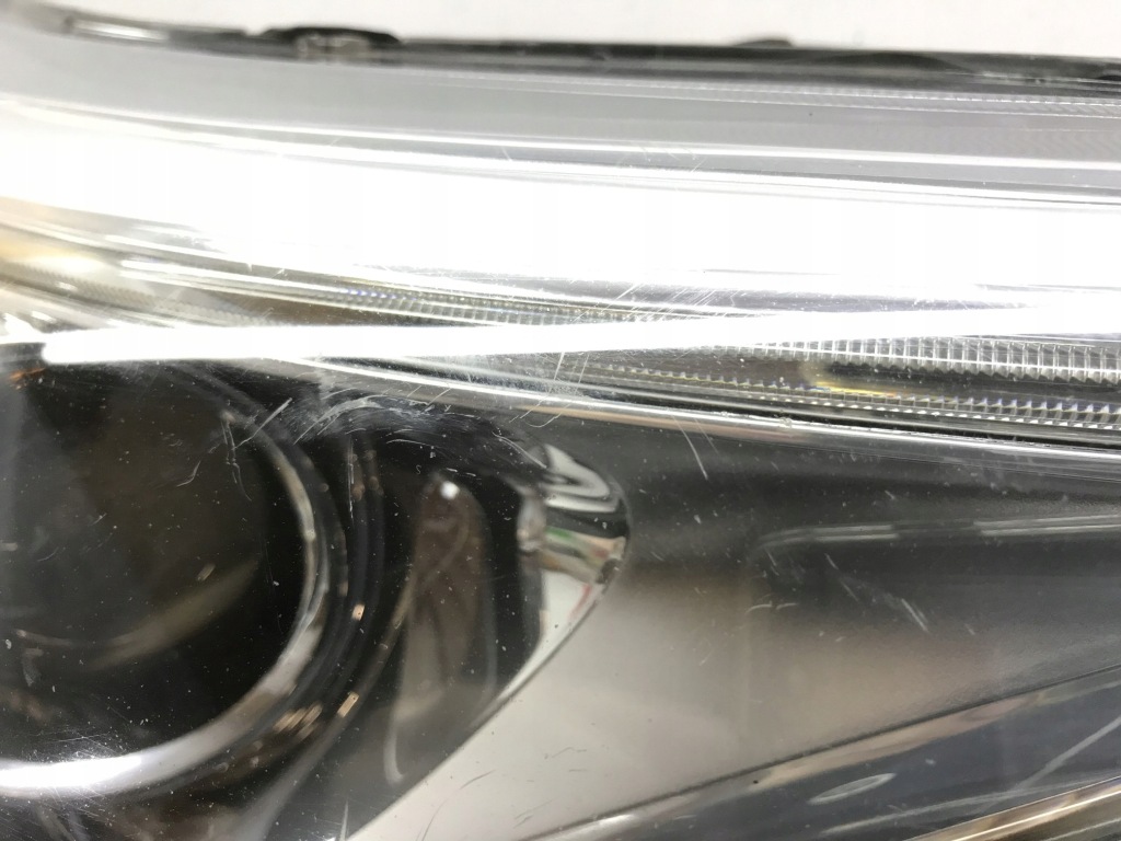 Toyota avensis t29 рестайлинг  full led фонарь  передняя правый в Украине