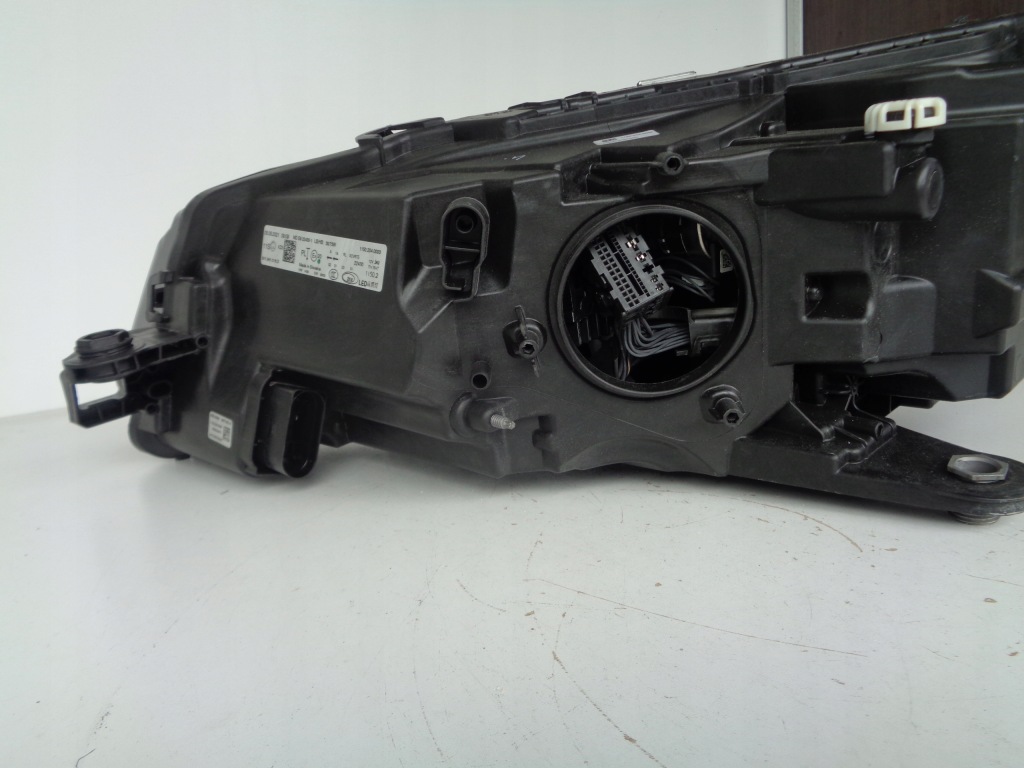 Фара правый  фара skoda superb 3 3v 3v0 19- рестайлинг  full led с Разборки