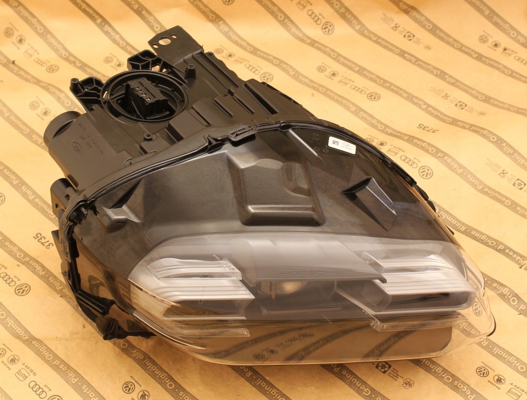 фото №1, Porsche taycan 9j1 19+ лампа перед full led