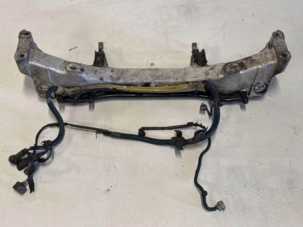 фото №1, Підрамник передні 1999 lexus ls 400 5121150030