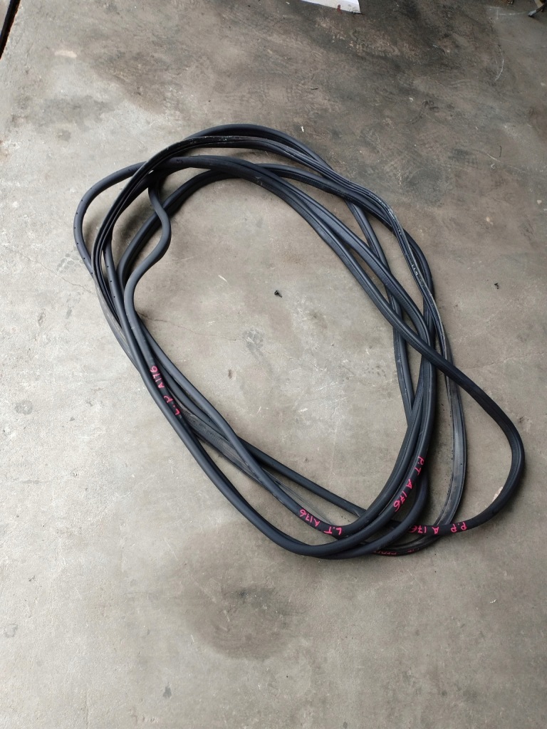 Купити Mercedes w176 4x прокладка кузовна ліва перед