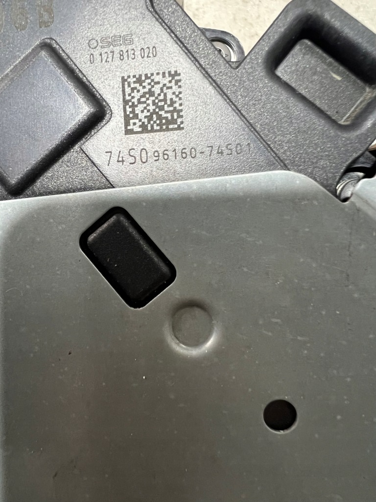 Suzuki s-cross генератор 1.4 turbo hybrid год 2023 Оригинал