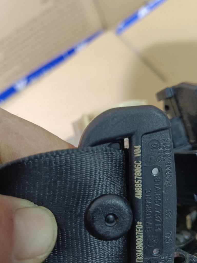 фото №6, Audi q8 4m8 - задние ремни безопасности - версия с доводчик 4m8857805c