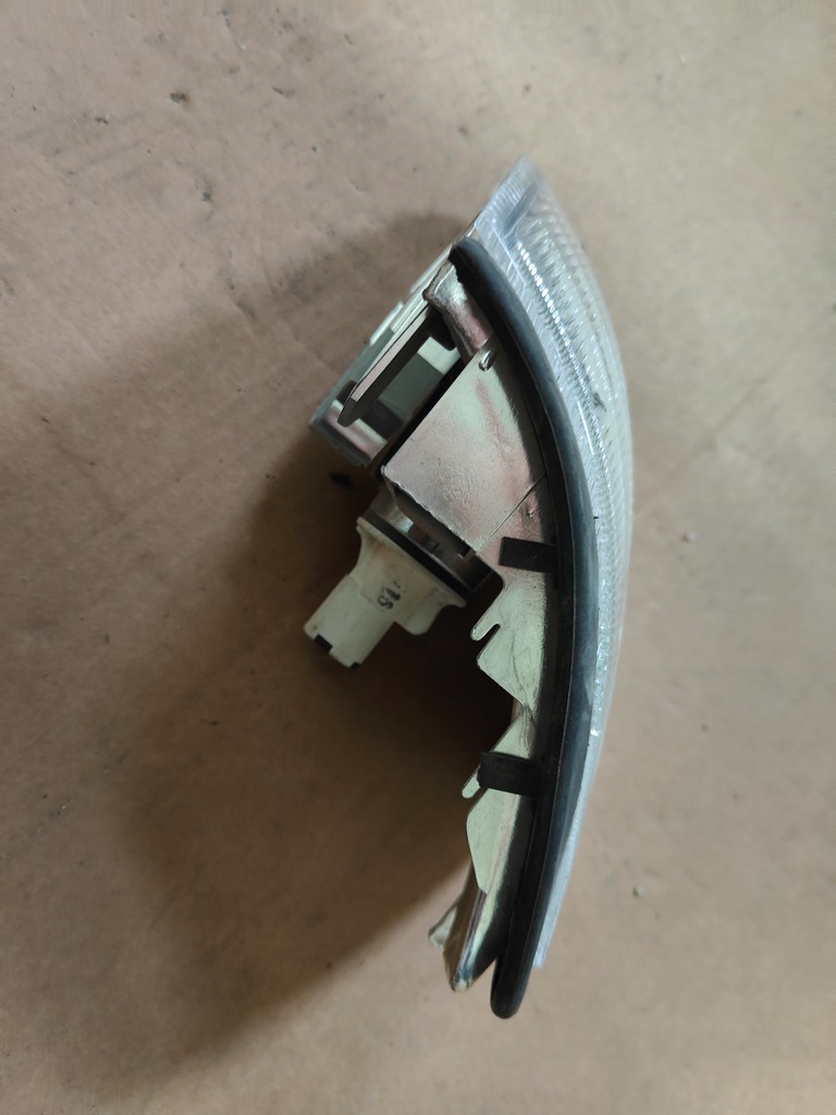 фото №5, Поворотник правий nissan primera p11 11.96- 261302f000