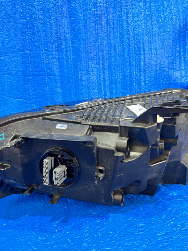 Volvo xc60 2 рестайлинг  фара правый  перед full led 32404710 европа Оригинал