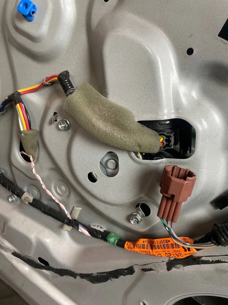 фото №14, Дверь перед передние левая nissan tiida sedan k23