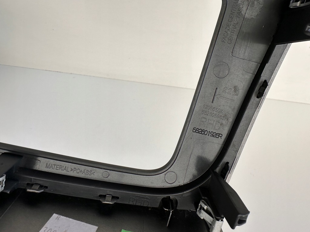 фото №10, Рамка консоли решётка обдув dacia sandero ii