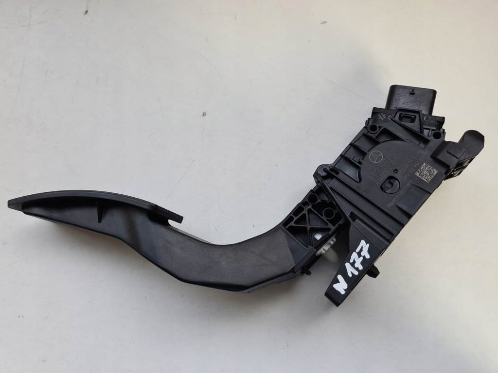 фото №1, Педаль газа rhd mercedes a w177 cla w118 18-