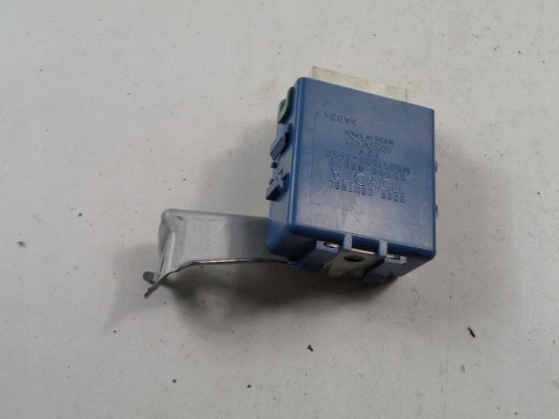 фото №5, Toyota yaris i p1 модуль дверь 85980-0d020