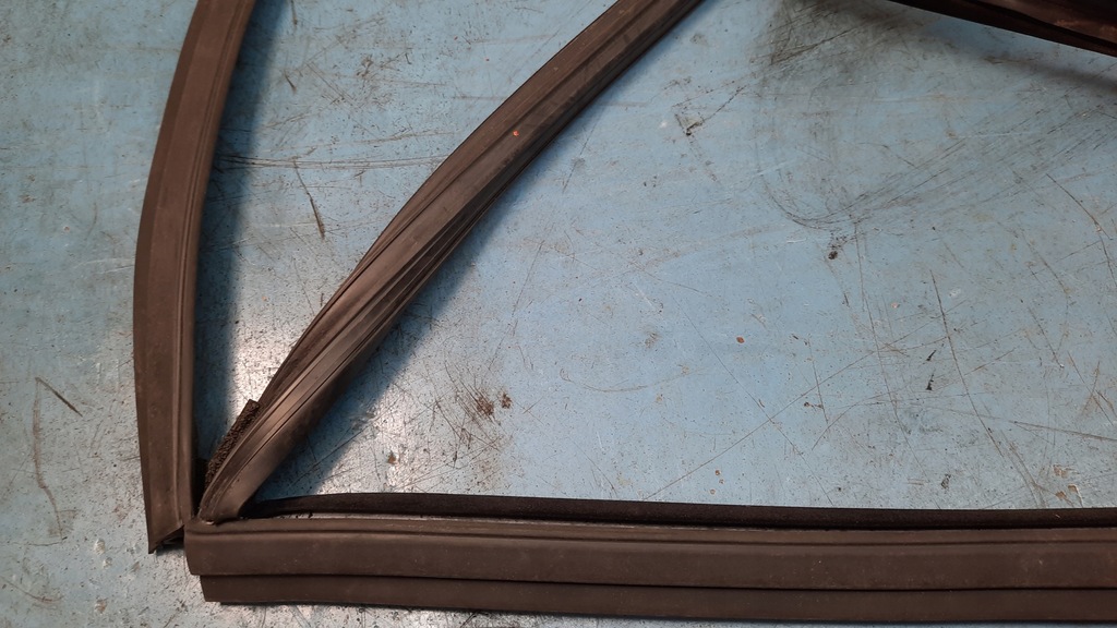 фото №9, Прокладка стекло дверь левый задняя 31299952 volvo s60