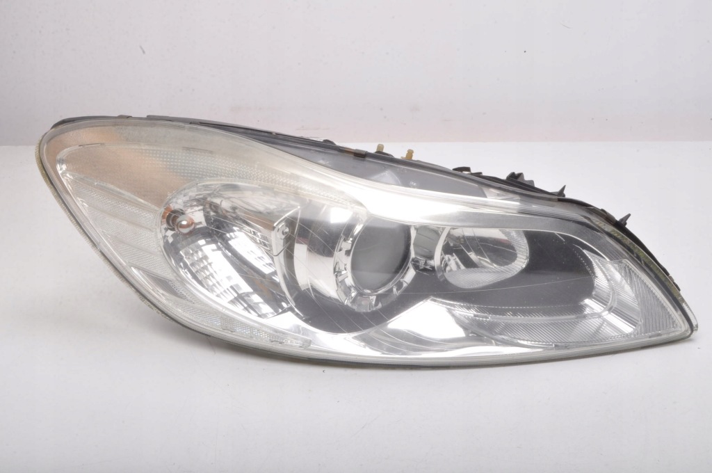 фото №1, Volvo c30 лампа правая передняя правый перед lift europa 31214806