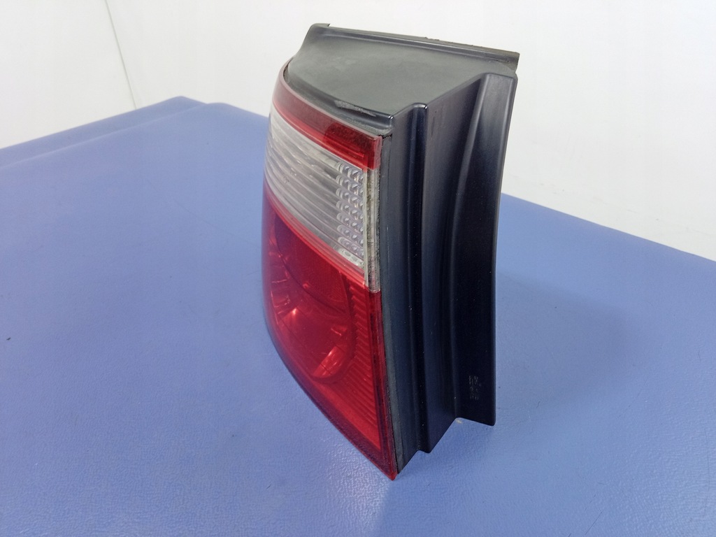 фото №2, Kia carens ii лампа задняя левая наружная