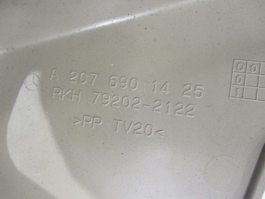 Накладка обшивка оббивка багажника задній правий mercedes w207 a2076901425 Київ