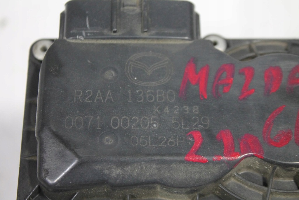 фото №8, Mazda оригинальный номер r2aa136b0 дроссельная заслонка