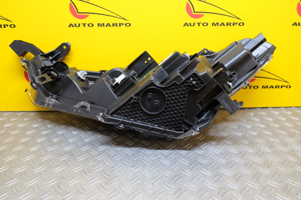 Toyota corolla cross 2022- фара фара full led права срібляста америка Недорого