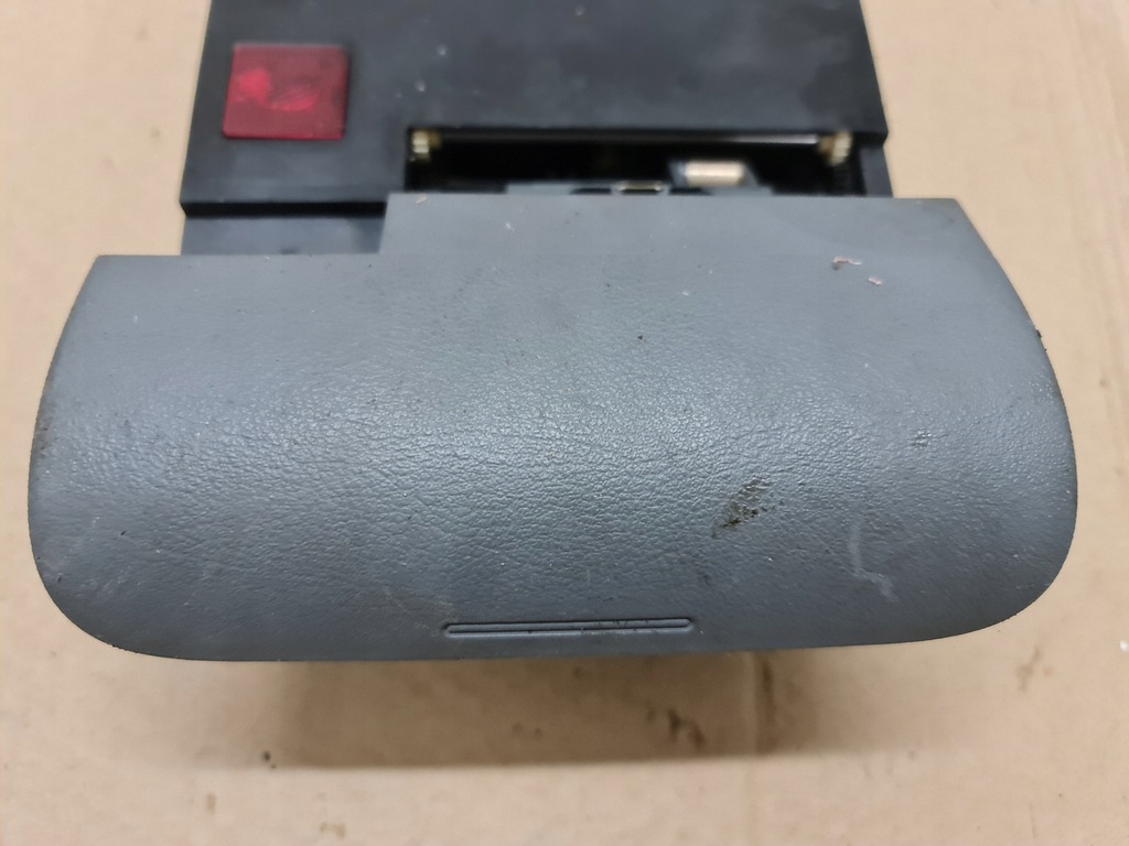 фото №6, Пепельница разъём 12v audi tt 8n серая 8n0857951