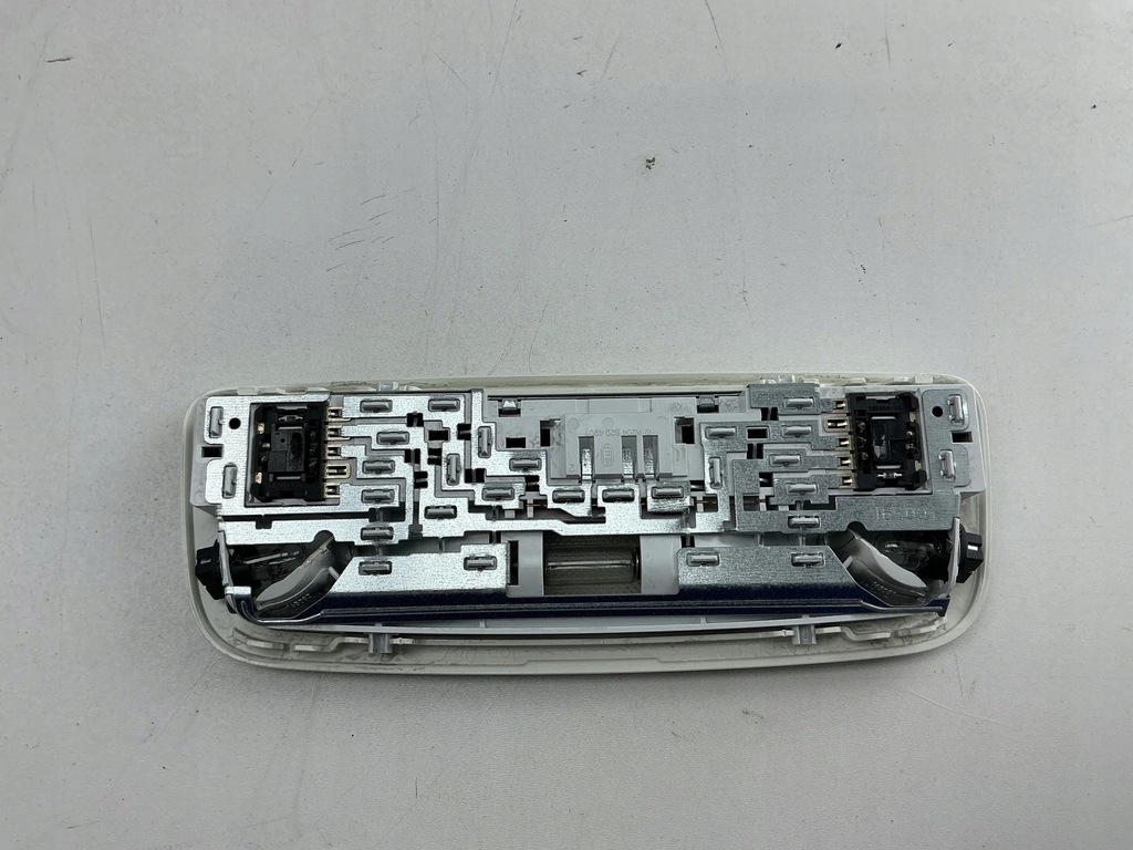 фото №6, Mercedes-benz a w176 2016 лампа потолочный задняя