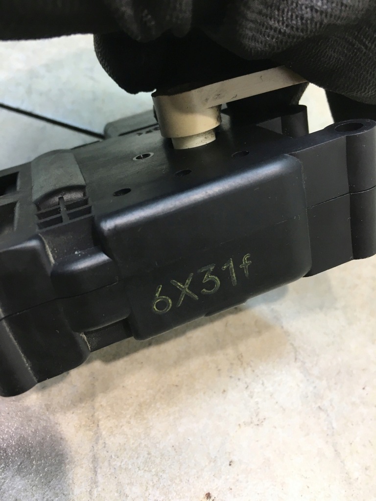 фото №7, Моторчик отопителя mazda 5 i 2.0 cd hb601ba6r-01