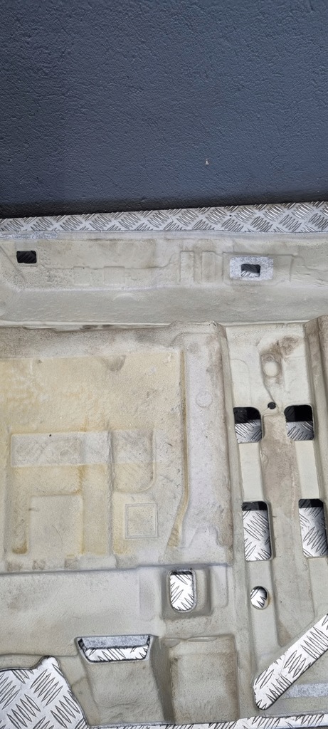 фото №15, Bmw оригинальный номер 9462331 x1 u11 обшивка коврик задняя задний