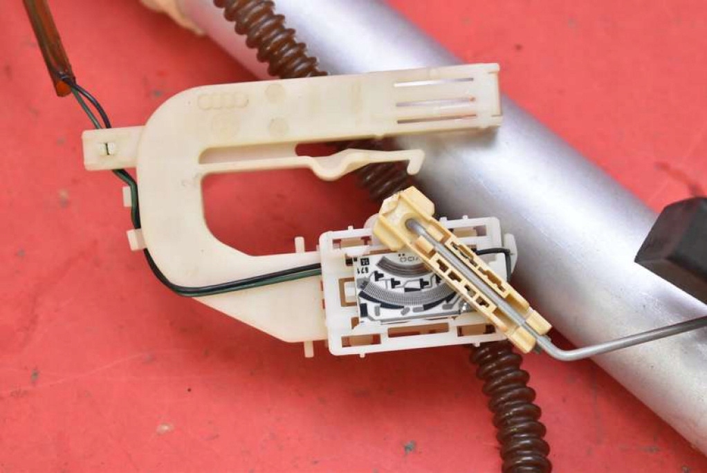 фото №7, Помпа насос пального 3w0201021h bentley continental 1 i gt 6.0 w12 560 km