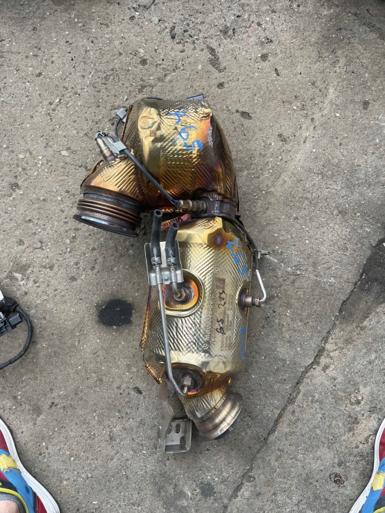 фото №1, Mercedes s-klasa w223 s580e каталізатор dpf a2561400401 kt0405 kt0438