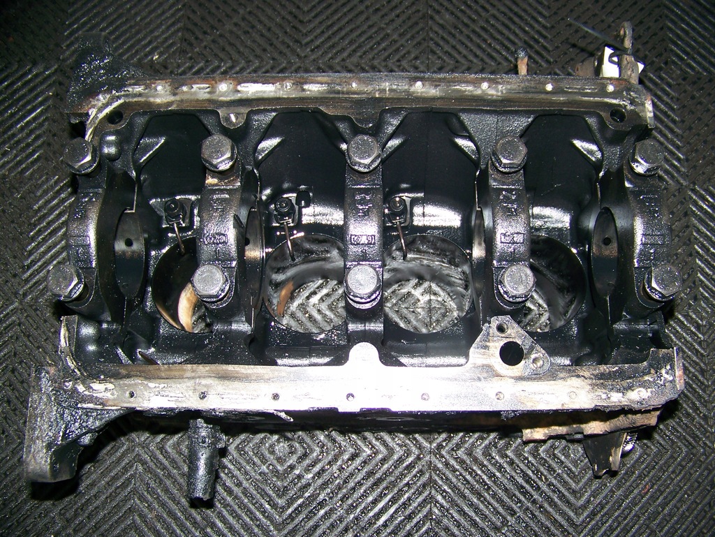 фото №7, Nissan cabstar 2.7 td 8v блок двигуна